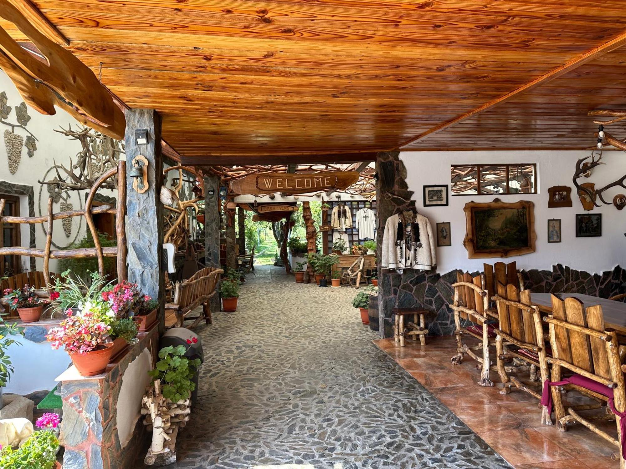 ホテル Casa Vlad Haţeg エクステリア 写真